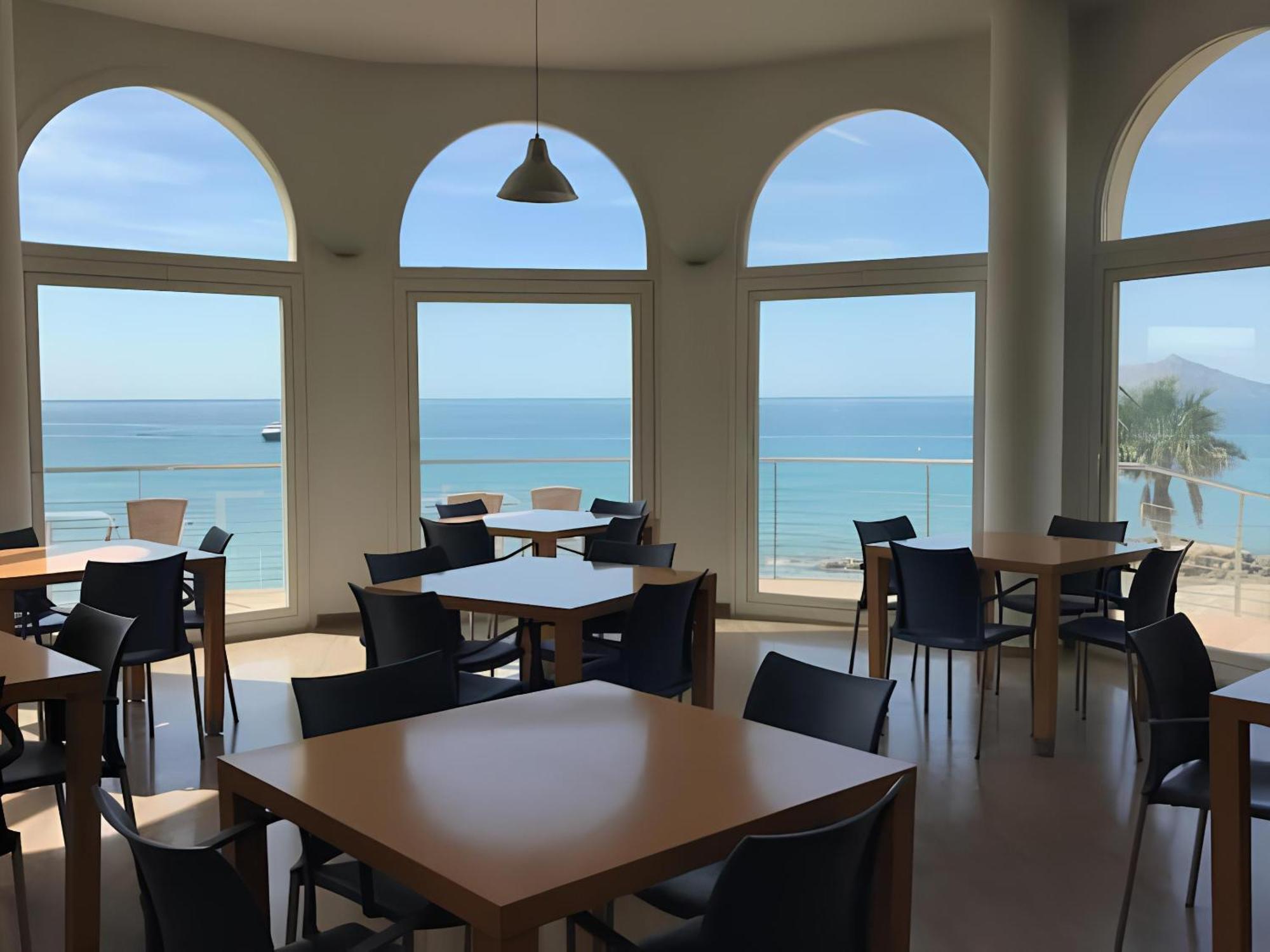 Clp - Beach Front, Pool View And Parking 卡尔佩 外观 照片